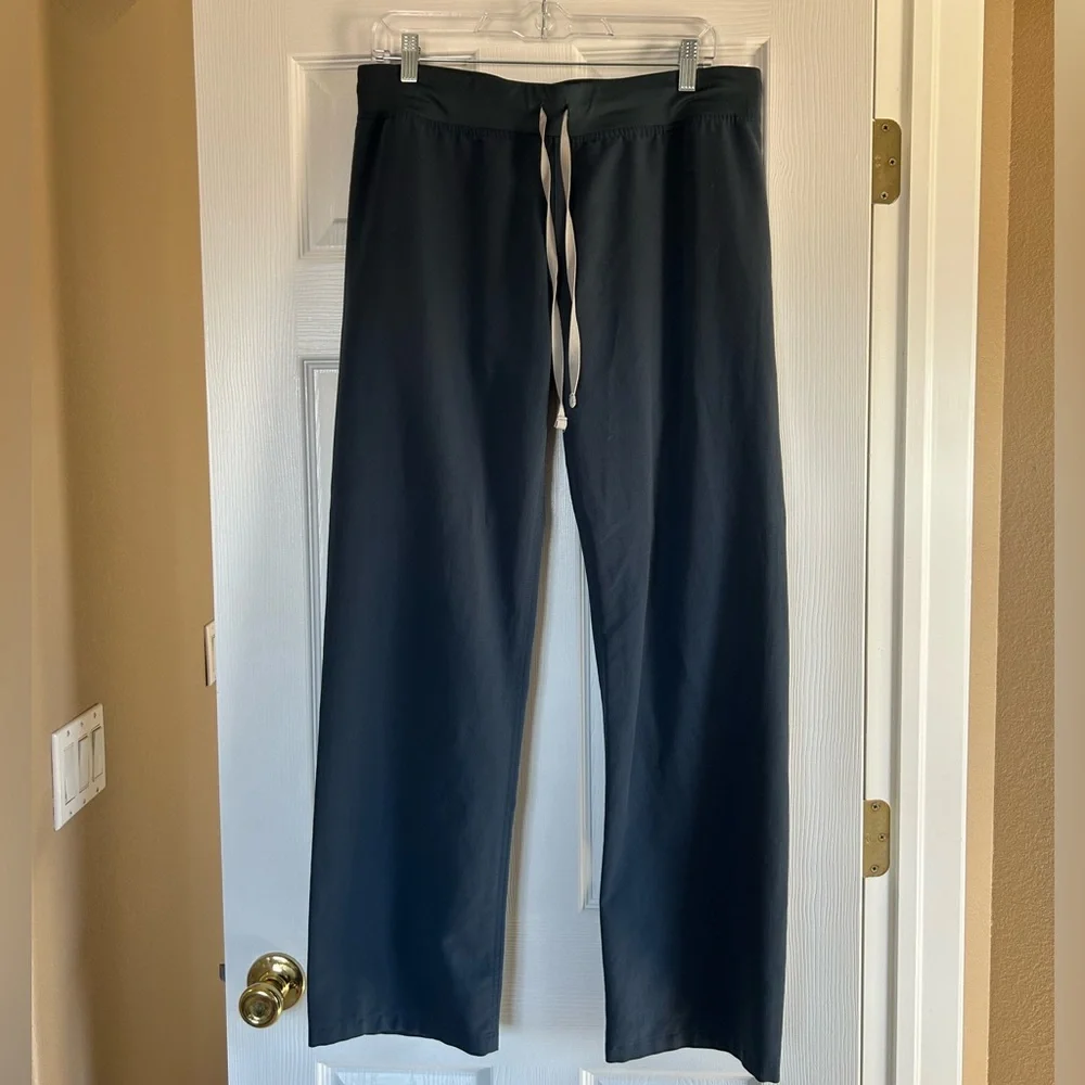 FIGS women’s scrub top and straight leg pants - dark harbor - Picture 4 of 5